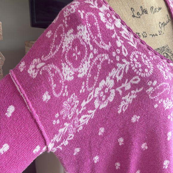 Sundance magenta purple V-neck long sleeve sweater w cream floral paisley detail - Picture 4 of 16